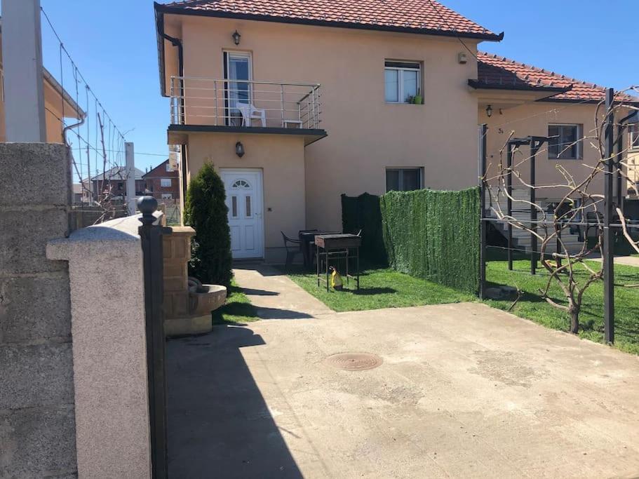 2Br Airport Accommodation W/Free Private Parking Ledine Exterior foto